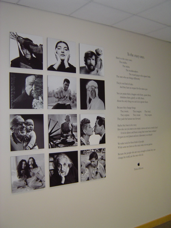 "حائط الفن" كما أُطلق عليه داخل المقر الرئيسي لشركة آبل.