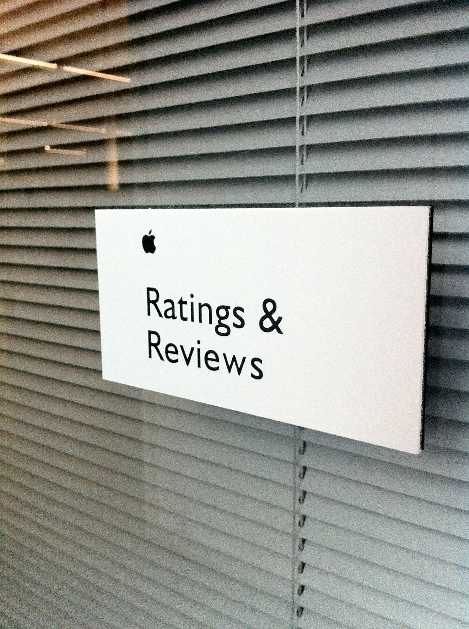 apple_sign_ratingsreviews