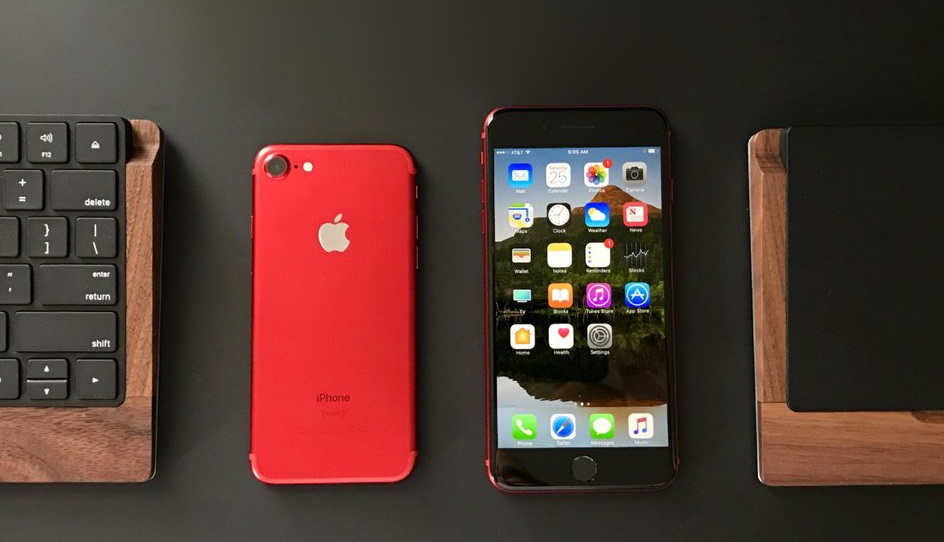 هاتف iPhone 7 الأحمر