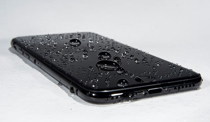 إزالة الماء من سماعة iPhone
