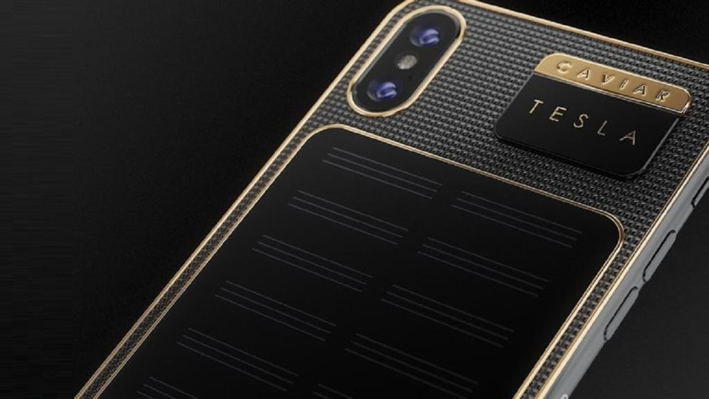 نسخة ذهبية من iPhone X ببطارية شمسيّة