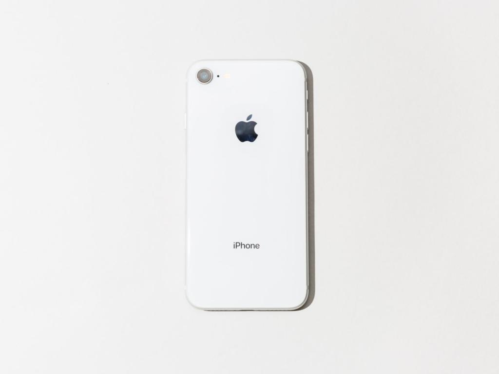 شراء هاتف iPhone 8 بدلًا من iPhone XS