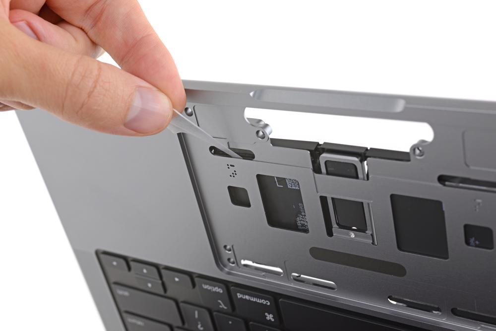 تفكيك MacBook Pro الجديد-1000x0